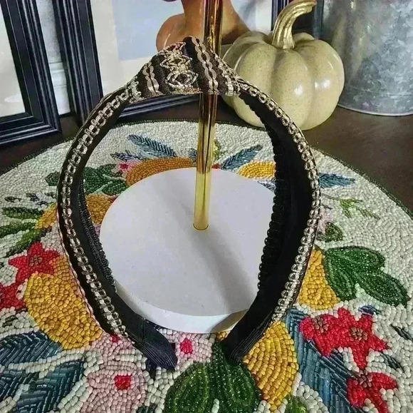 Accessories - 🆕️Black and Gold Headband